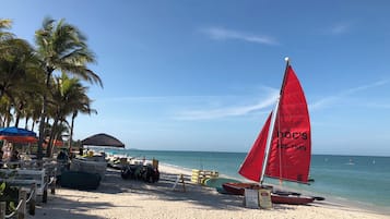 靠近海滩