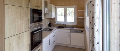 Kühlschrank, Mikrowelle, Ofen, Geschirrspüler