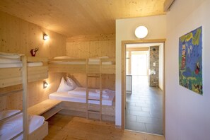 5 bedrooms, bed sheets