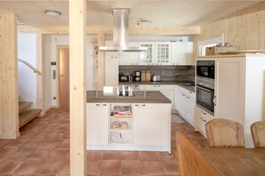 Refrigerador, microondas, horno y lavavajillas