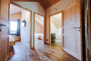 4 bedrooms, free WiFi, bed sheets