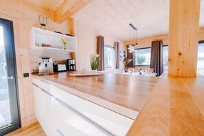 Kühlschrank, Mikrowelle, Ofen, Geschirrspüler