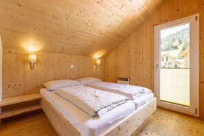 4 bedrooms, bed sheets