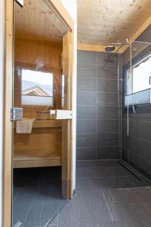 Shower, hair dryer, towels - Chalet # 24b with 4 Bedrooms, sauna & whirlpool (St. Georgen am Kreischberg)