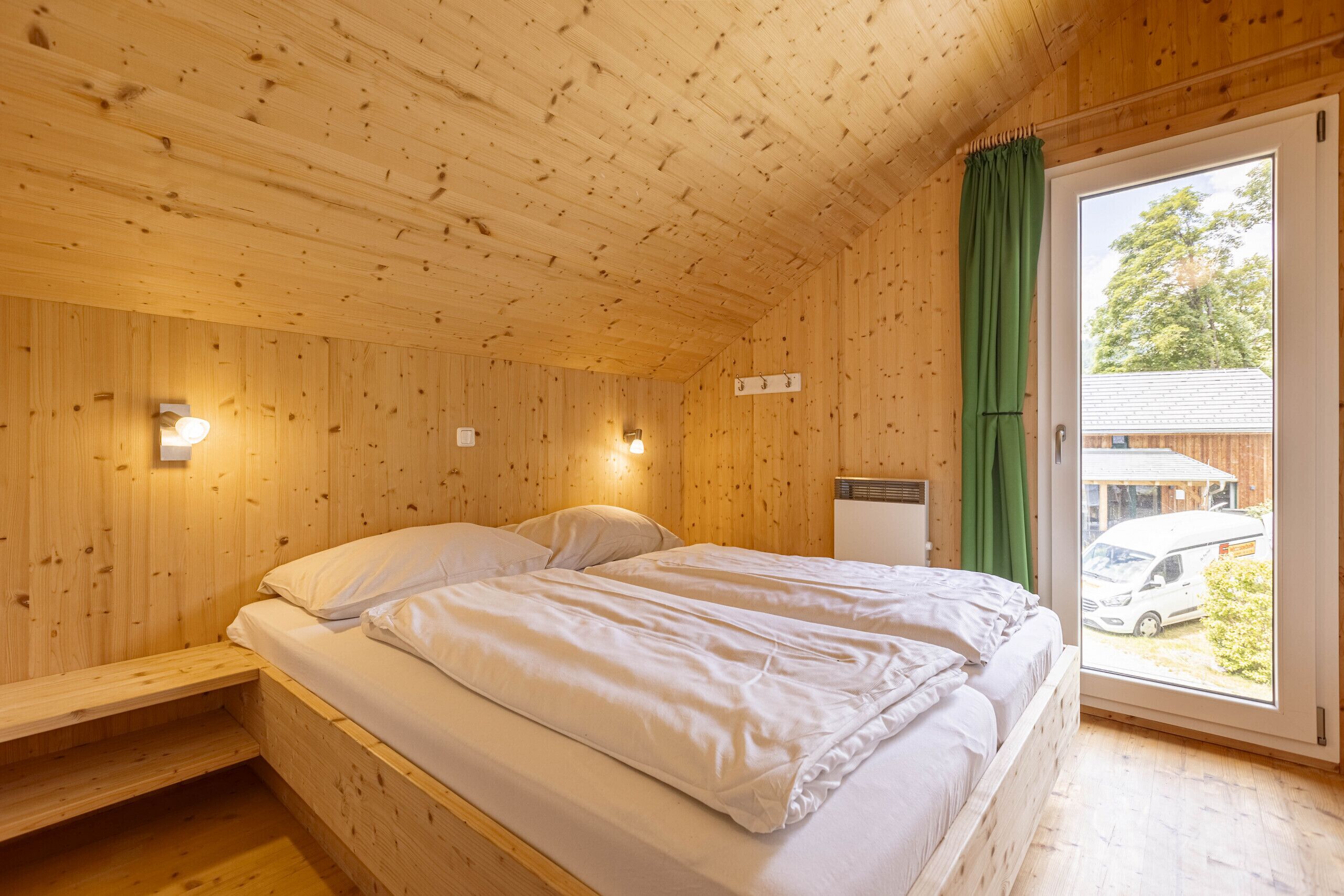 5 bedrooms, bed sheets