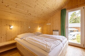 5 bedrooms, bed sheets