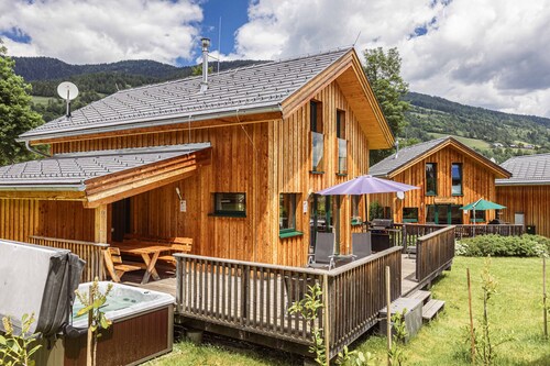 Superior Chalet # 39 with IR sauna & whirlpool