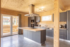 Fridge, oven, dishwasher, coffee/tea maker