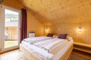 4 bedrooms, bed sheets