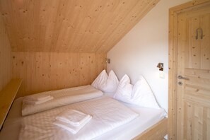 3 bedrooms, bed sheets