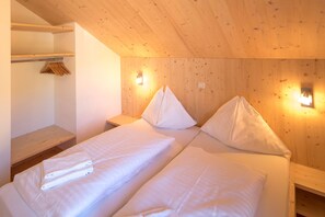 3 bedrooms, bed sheets