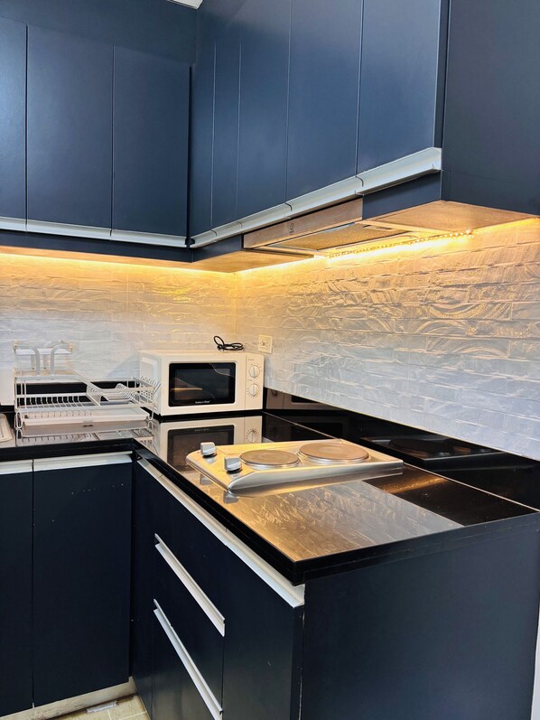 Classic Studio, Balcony, Pool View | Private kitchenette | Mini-fridge, microwave, stovetop, electric kettle
