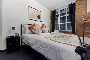 3 slaapkamers, een bureau, een strijkplank/strijkijzer, gratis wifi