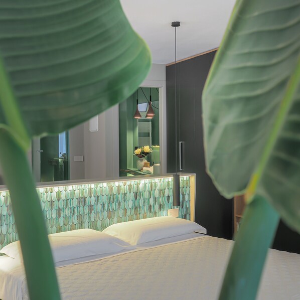 1 bedroom, desk, WiFi, bed sheets