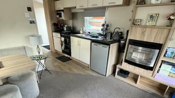 Chalet | Private kitchen | Fridge, microwave, oven, stovetop