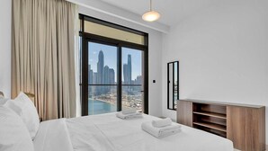 Room - Dubai Marina Harbour View 2BR with Beach Access (Dubai)
