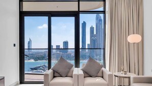 Living area - Dubai Marina Harbour View 2BR with Beach Access (Dubai)