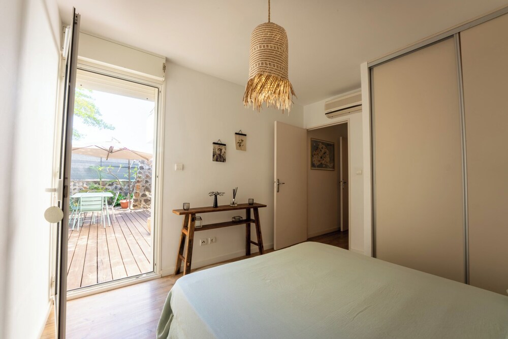 Curated visual reference: Picture Idea: Le Céladon 1 Bedroom Apartment Saint Gilles Les Bains Private