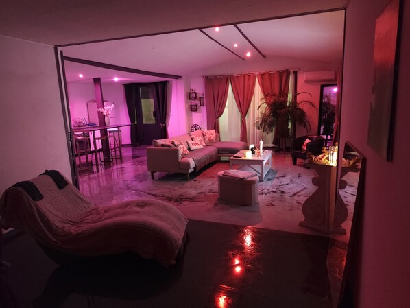 Living area - The pleasure of the senses, a moment of escape (Laluque)