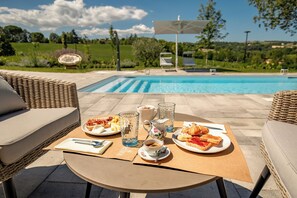 Frokostbuffé hver dag (mot et tillegg)