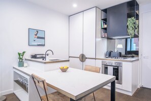 Refrigerador, horno, parrilla de estufa y lavavajillas 