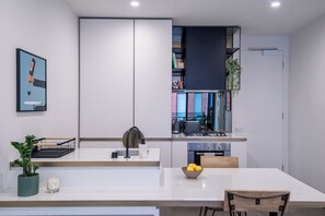 Kühlschrank, Ofen, Herdplatte, Geschirrspüler