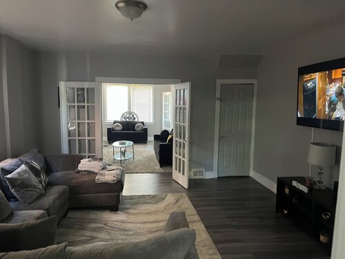 Charming 3-bedroom house with AC and WiFi in lovely Pittsburgh