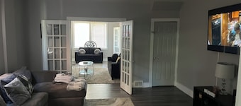 Charming 3-bedroom house with AC and WiFi in lovely Pittsburgh