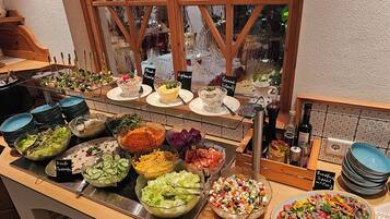 Desayuno buffet diario (EUR 50 por persona)