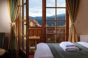 ستائر تعتيم وأسرّة أطفال/رضّع (مجانًا) وواي فاي مجانًا وملاءات أسرّة