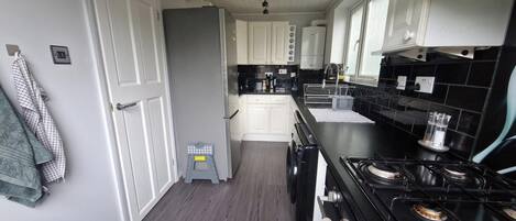 Refrigerador, microondas, horno y lavavajillas