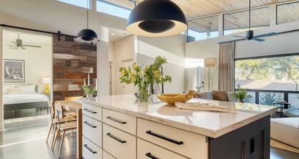 Sundrenched by Avantstay Pool, Mins to Old Town