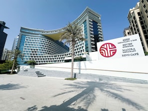 1 bedroom, iron/ironing board, free WiFi -  Infinity Pool and Beachfront Apartments - Seven Palm (Dubai)