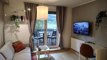 Smart-TV, Tischfußball, Tischtennisplatte