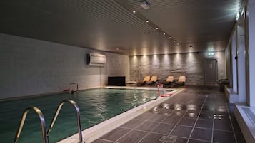 Indendørs pool