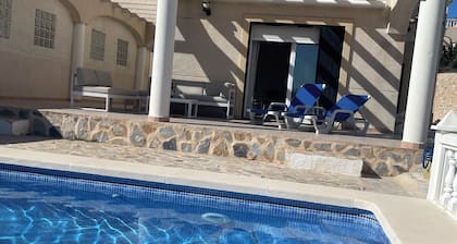 Casa Galesa. Charming 3-bedroom villa with AC and WiFi close to the beach