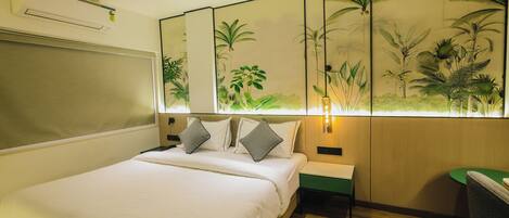 Executive Room, City View | 1 bedroom, desk, laptop workspace, soundproofing