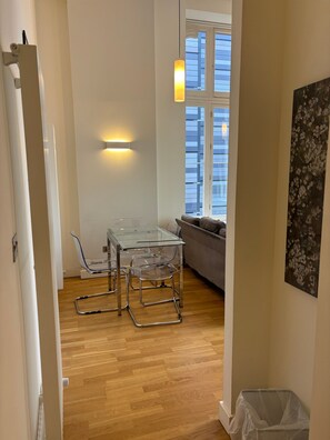 Apartamento, 2 habitaciones, accesible para personas con discapacidad, vistas a la ciudad | Comedor