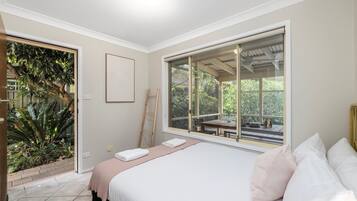 4 bedrooms, iron/ironing board, travel cot, WiFi