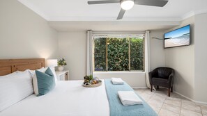 4 slaapkamers, een strijkplank/strijkijzer, reisbedje, wifi