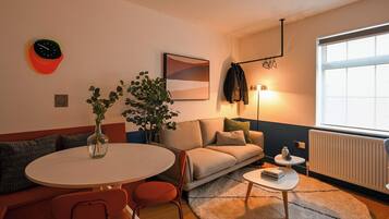 Een televisie en een kantoor