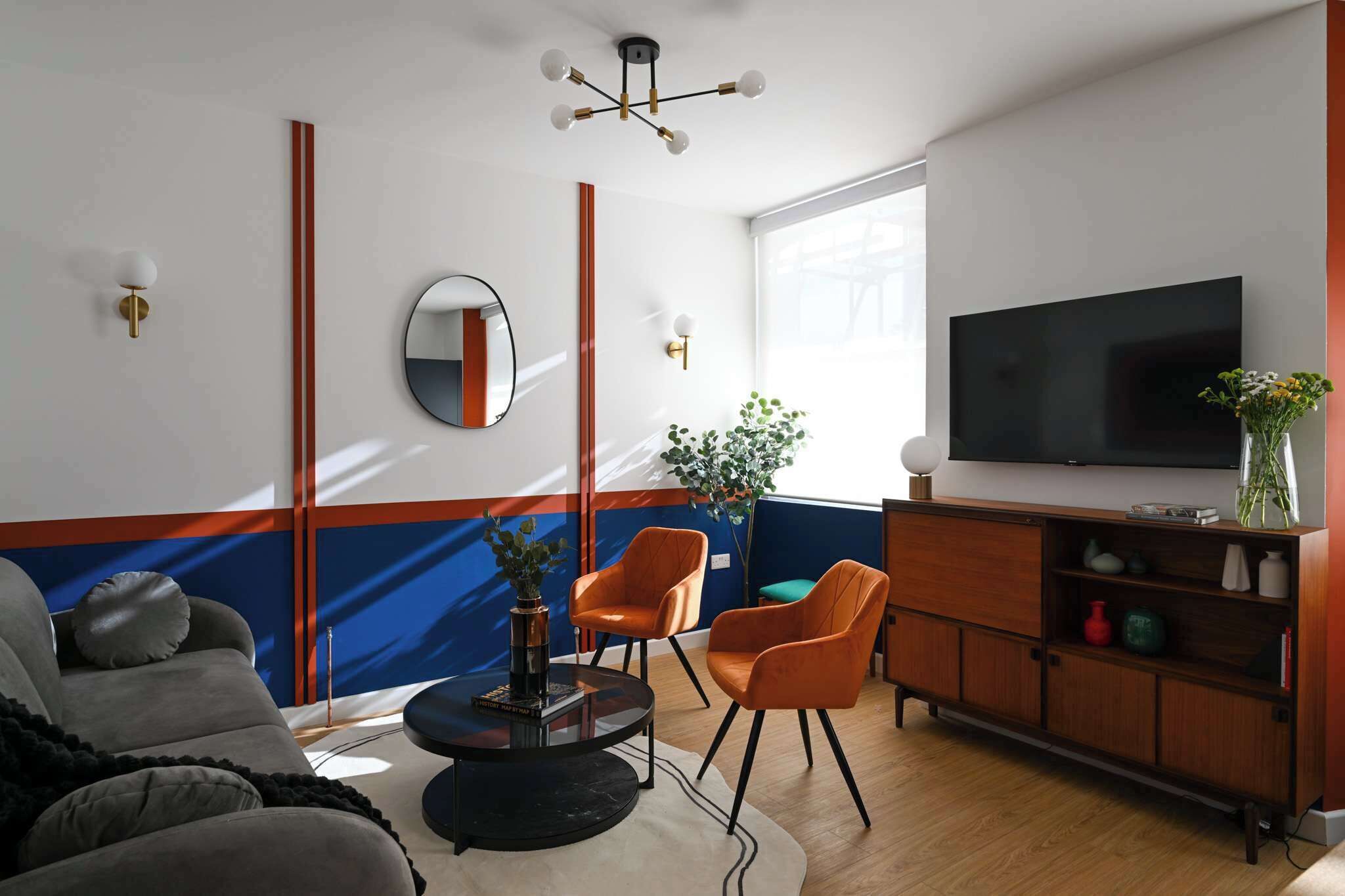 Televisión y oficina 