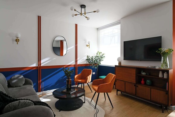 Téléviseur, bureau