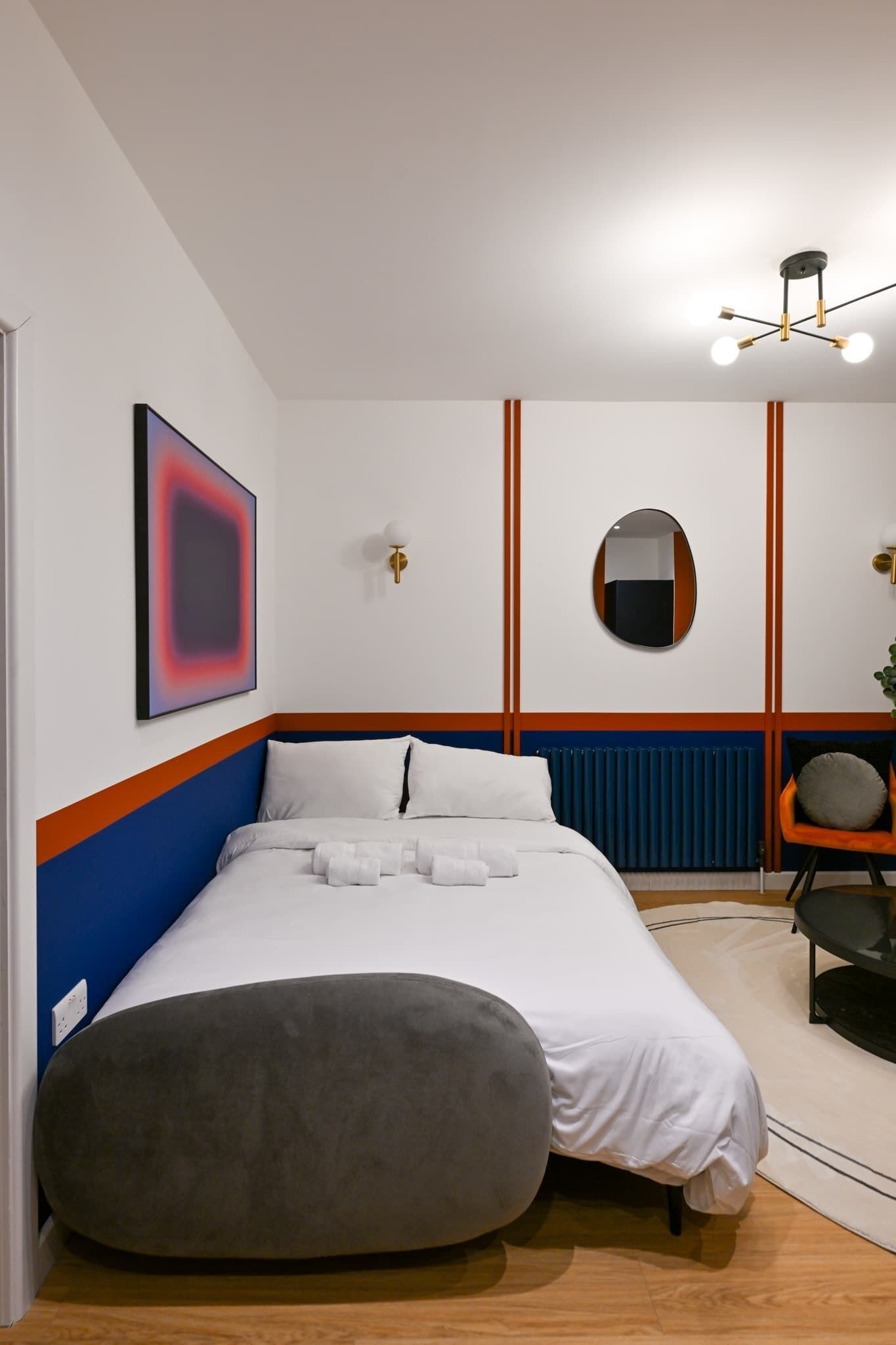 1 habitación, escritorio, tabla de planchar con plancha y wifi 