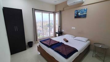 3 bedrooms, WiFi, bed sheets
