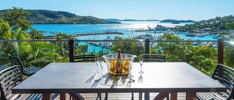 屋外ダイニングエリア