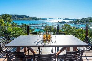 屋外ダイニングエリア