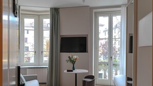 Rom – deluxe, byutsikt | Sengetøy av topp kvalitet, dundyner og senger med Select Comfort-madrass