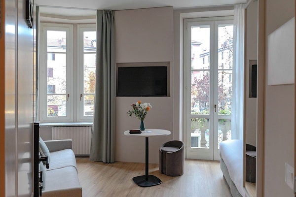 Deluxe Oda, Şehir Manzaralı | Kaliteli yatak takımı, kuştüyü yorgan, Select Comfort yatak, minibar