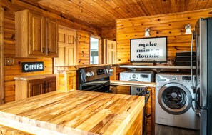 Interior - Pet Friendly Lake Geneva Getaway for 6! (Lake Geneva)